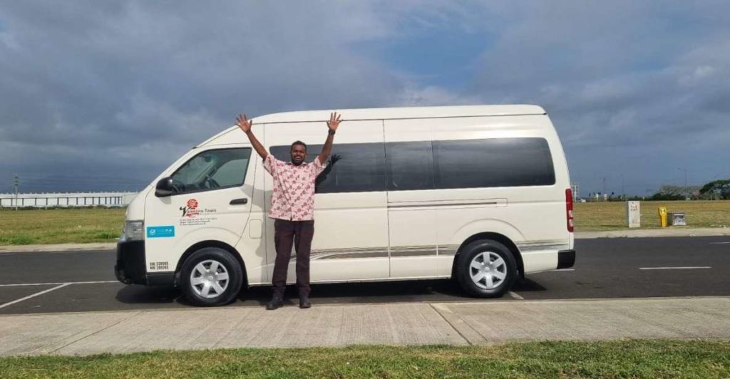 Private Mini Van: Nadi Airport to Denarau/Nadi Hotels